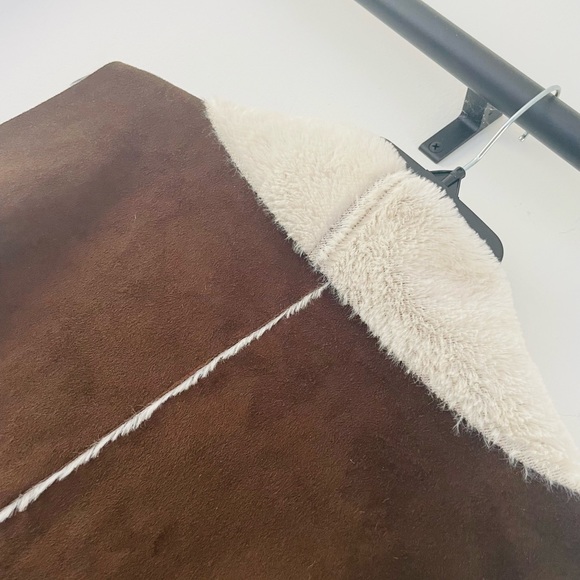 Suede and Fur Vest - Picture 5 of 6